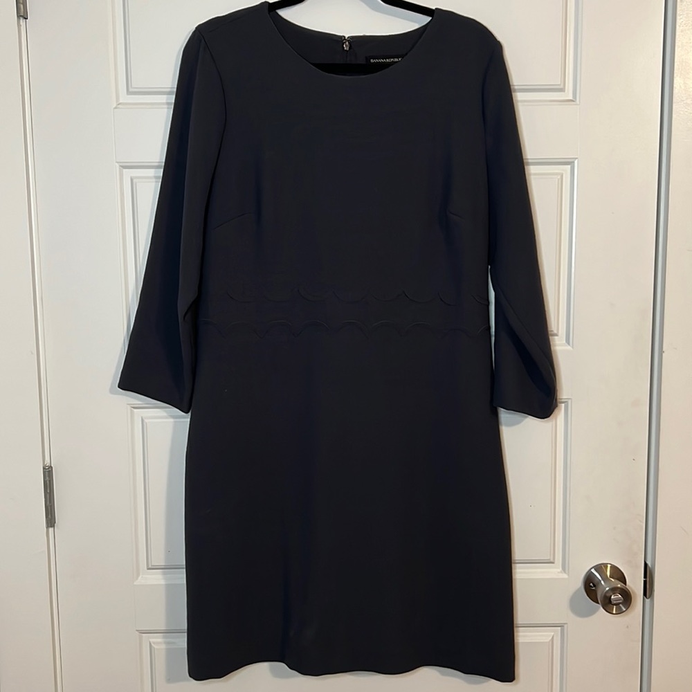 STUNNING Banana Republic Scalloped Dress